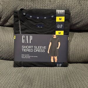 GAP Black Tiered Short Sleeve Dress
